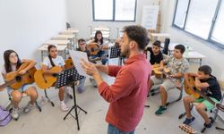 İzmir’de çocuklara ücretsiz Yaz Okulu! Robotik kodlamadan Efes gezisine: Dolu dolu yaz programı öğrencileri bekliyor
