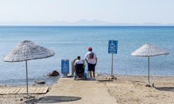İzmir’de engelsiz plaj uygulaması! Sabah deniz, akşam güvenli dönüş hizmeti yaz boyunca devam edecek