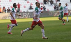 Karşıyaka’dan taraftarı heyecanlandıran transfer! Eski golcü geri mi dönüyor?