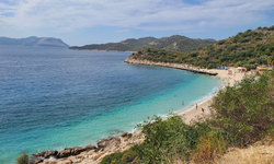 Ne Bodrum ne Alaçatı! Bu plaj hem ücretsiz hem aile dostu tatilin adresi