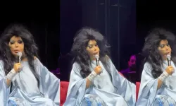 Kuşadası’nda Bülent Ersoy konserinde gergin anlar! Gecikmeye tepki gösteren seyirciyle tartıştı