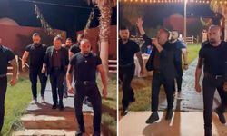 Murat Övüç sahneye böyle çıktı! Etrafını saran 4 koruma dikkat çekti