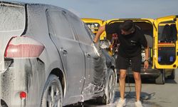 Müşteri sıra beklemiyor, o adrese gidiyor: Aracını oto yıkama servisine çevirdi
