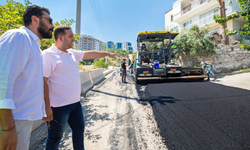 Narlıdere’de asfalt mesaisi! Başkan Uzun sahaya indi