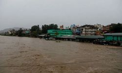 Nepal’de korkutan felaket! Nehir taştı, yerleşim yerleri suya gömüldü