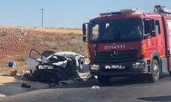 Otomobil ile hafif ticari araç kafa kafaya çarpıştı: 2 ölü, 4 yaralı