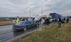 Otomobil minibüse, minibüs tıra çarptı! Zincirleme kazada 11 kişi hastaneye kaldırıldı