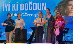 Öykü Gürman Bodrum’da sahne aldı! Konserde doğum günü sürprizi