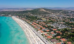 Çeşme’nin bu plajı görenleri hayran bırakıyor!Pırlanta rengi kumları, berrak denizi ve upuzun sahiliyle favoriniz olacak