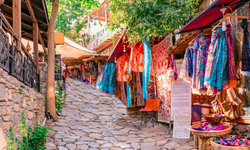 İzmir'in masalsı köşesi! Hafta sonu mutlaka rotanıza ekleyin: Taş sokakları ve eşsiz atmosferiyle adeta büyüleneceksiniz