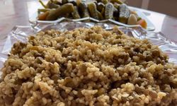 Anne eli değmiş gibi! Hem hesaplı hem doyurucu: Tereyağlı mercimekli bulgur pilavının tam kıvamında tarifi