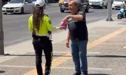 İzmir'de örnek davranış! Trafik polisinden Kandil Günü kalpleri ısıtan hareket!