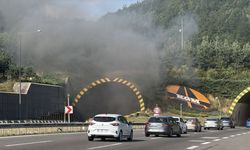 Ankara yolunu kullanacaklar dikkat! Tünelde otomobil alev alev yandı! 4 kişi dumandan etkilendi