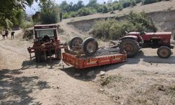 Virajı alamayan traktörün römorku devrildi: 1 ölü, 7 yaralı
