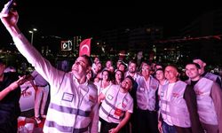 YENİ Parti İzmir’de 30 Ağustos mesajını Kordon’dan verdi! “Yorulacağız ama durmayacağız”
