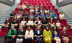 İzmir’de AK Parti Kadın Kolları’ndan 30 ilçeyi kapsayan çalışma: Yeni dönem yol haritası belirlendi