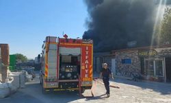 Balıkesir'de iş yerinde başlayan yangın dükkanlara sıçradı: 5 iş yeri zarar gördü