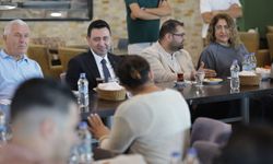 Başkan Önal muhtarlarla buluştu: Bayraklı’nın sorunları masaya yatırıldı