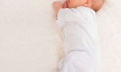 Bebeğinizin kafasında düzleşme varsa dikkat! Bu hatalar kafa şeklini etkileyebiliyor