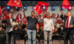 Bornova'da 9 Eylül coşkusu! Yer gök Türk bayraklarıyla donatıldı