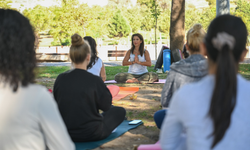Bornova’da doğayla iç içe yoga buluşması