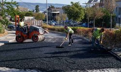 Bornova’da tehlike oluşturan yola belediyeden hızlı müdahale: Kalıcı çözüm geliyor