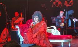 Bülent Ersoy memleketinde sevenleriyle buluştu: Alkışlar geceye damga vurdu