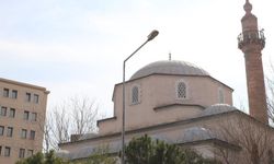 İzmir'de en işlek caddelerinin birinde yer alıyor, her gün önünden geçiliyor: Basmane'de yüzyıllardır ayakta!