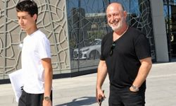 Cem Yılmaz oğlu Kemal ile alışverişte! Cem Yılmaz’dan esprili mesaj: Bu defa bastonum yok