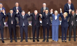 Çiğli Belediye Başkanı Onur Emrah Yıldız, AK Parti'ye geçti!