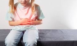 Çocuklarda apandisit belirtileri neler? Uzmanı uyardı: Geçmeyen karın ağrısına dikkat!
