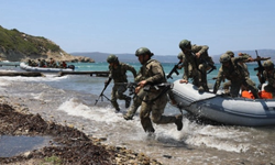 İzmir’de komando birliklerinden deniz hücum harekatı eğitimi