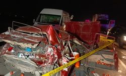 Denizli'de otomobil kamyonete arkadan çarptı: 1 ölü, 2 yaralı