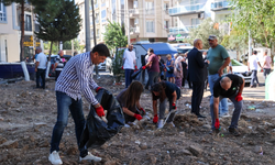 Dünya Temizlik Günü’nde Buca’da yoğun mesai! Yollar süpürüldü, çöp konteynerleri dezenfekte edildi
