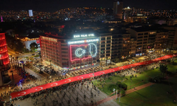 İzmir’de 9 Eylül kutlamaları Fener Alayı ile son buldu