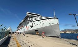 77 metrelik dev gemi Bodrum’a demirledi: Kruvaziyerle 2 bin 603 turist geldi