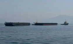 Hürmüz Boğazı’nda tanker alarmı! Kaynağı bilinmeyen mühimmatla vuruldu