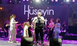 Hüseyin Kağıt Selendi'yi coşturdu! Başkan Daban da sahnede oynadı