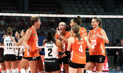 İzmir’de üç günlük voleybol heyecanı sona erdi: VakıfBank üçte üç yaptı