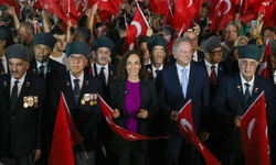 Karşıyaka'da 9 Eylül coşkusu! "Yaşasın İzmir, yaşasın Cumhuriyet!”