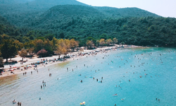 Ne Çeşme ne Bodrum! Ege’de bir kilometre boyunca uzanıyor: Yaz bitmeden denize girmek isteyenler buraya