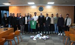 Kemalpaşa’da amatör spor kulüplerine destek: Yüzlerce malzeme dağıtıldı