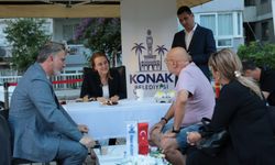 Konak’ta “Komşu Buluşmaları” sürüyor: Başkan Mutlu mahalle sakinlerini dinledi
