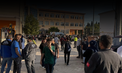 Manisa’da lise önünde silahlı saldırı yapan şahıs yakalandı! İşte o görüntüler
