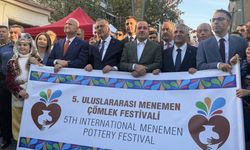 45 Ülkeden 75 Katılımcı Menemen’de! Festival kortejle başladı, çömlek atölyeleriyle devam edecek