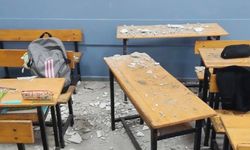 Ders sırasında dehşet! Sınıfın tavan sıvaları öğrencilerin üzerine düştü: Yaralı öğrenciler var