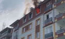 Prizden çıktığı düşünülen yangın pencereden dışarı taştı: Aile son anda evden çıktı