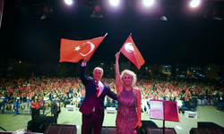 104 yıllık kurtuluşun yıl dönümünde Seferihisar’da unutulmaz gece