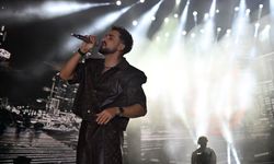 Sefo'dan sürpriz hareket: Konser alanında sahneden indi!