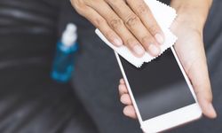 Telefon kılıfları yıkanır mı? Temizlerken bu hataya dikkat! Desenlerini ve rengini soldurmayan yöntemler